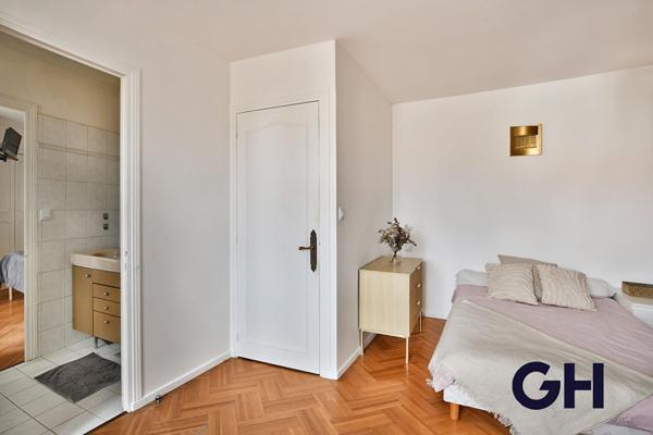 Secteur résidentiel - Maison 6 pièces 185m2 - Villeurbanne