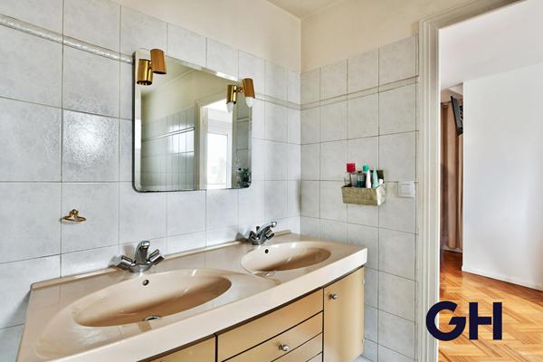 Secteur résidentiel - Maison 6 pièces 185m2 - Villeurbanne