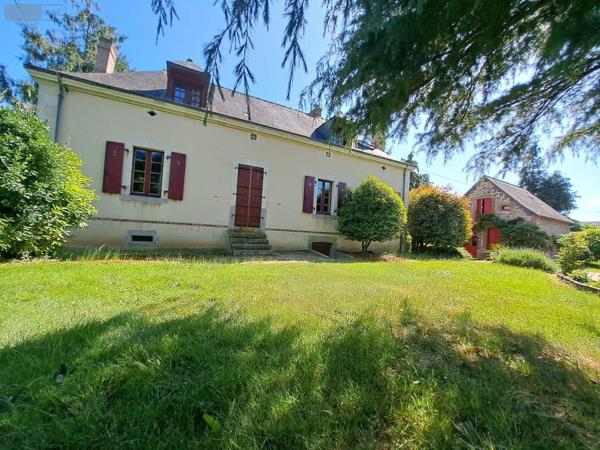 Propriete à vendre à Livré la Touche en Mayenne (53400), ref : 076/2711-GIL