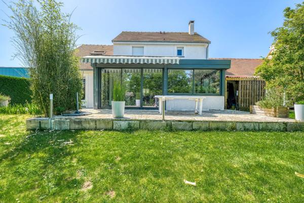 Christophe Michaudelle – CAPIFRANCE - vous propose à JUILLY : maison - 7 pièces - 175 m² - 5 chambres - grandes pièces de vie avec véranda - 2 pièces d'eau - dressing - buanderie - garage et stationne
