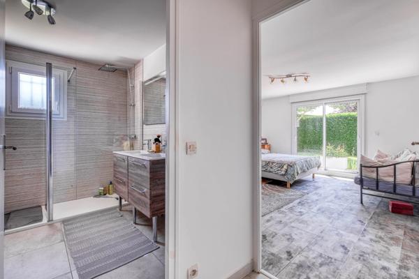 Christophe Michaudelle – CAPIFRANCE - vous propose à JUILLY : maison - 7 pièces - 175 m² - 5 chambres - grandes pièces de vie avec véranda - 2 pièces d'eau - dressing - buanderie - garage et stationne