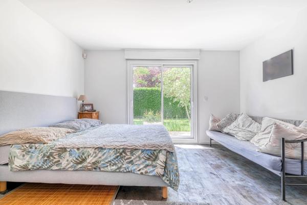 Christophe Michaudelle – CAPIFRANCE - vous propose à JUILLY : maison - 7 pièces - 175 m² - 5 chambres - grandes pièces de vie avec véranda - 2 pièces d'eau - dressing - buanderie - garage et stationne