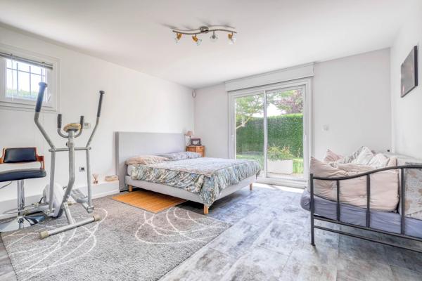 Christophe Michaudelle – CAPIFRANCE - vous propose à JUILLY : maison - 7 pièces - 175 m² - 5 chambres - grandes pièces de vie avec véranda - 2 pièces d'eau - dressing - buanderie - garage et stationne
