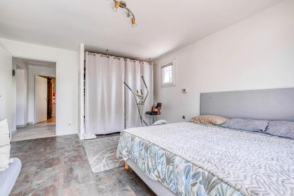 Christophe Michaudelle – CAPIFRANCE - vous propose à JUILLY : maison - 7 pièces - 175 m² - 5 chambres - grandes pièces de vie avec véranda - 2 pièces d'eau - dressing - buanderie - garage et stationne