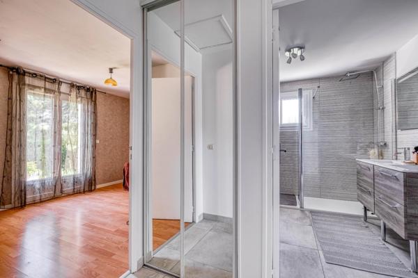Christophe Michaudelle – CAPIFRANCE - vous propose à JUILLY : maison - 7 pièces - 175 m² - 5 chambres - grandes pièces de vie avec véranda - 2 pièces d'eau - dressing - buanderie - garage et stationne