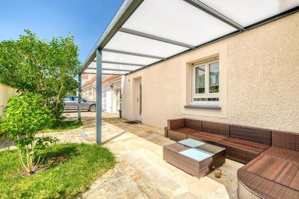 Christophe Michaudelle – CAPIFRANCE - vous propose à JUILLY : maison - 7 pièces - 175 m² - 5 chambres - grandes pièces de vie avec véranda - 2 pièces d'eau - dressing - buanderie - garage et stationne
