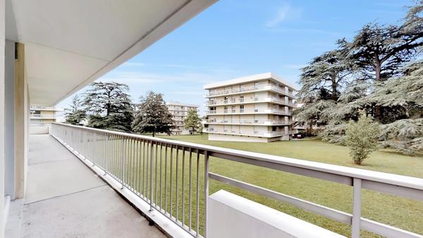 Appartement familial T5 rénové avec grand balcon – Résidence arborée – Lyon 9e Saint-Rambert