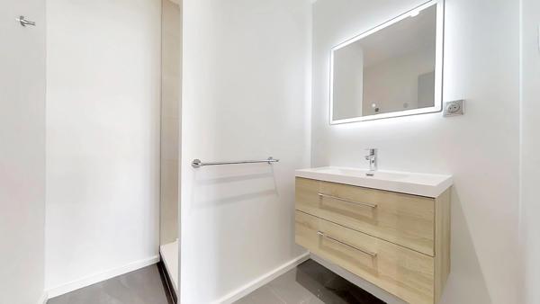 Appartement familial T5 rénové avec grand balcon – Résidence arborée – Lyon 9e Saint-Rambert