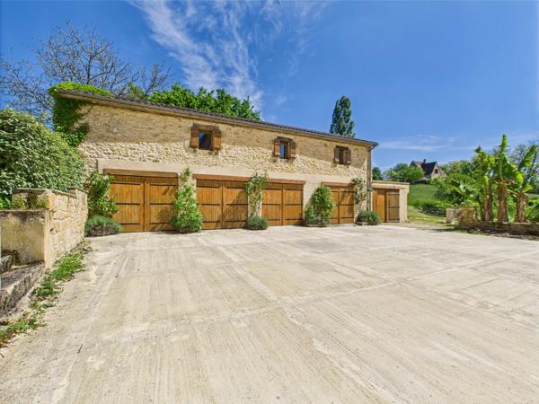Immeuble de Rapport Multi-Unités à Haut Rendement — Appartements & Garages | Sarlat-la-Canéda, Dordogne