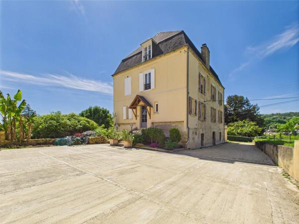 Immeuble de Rapport Multi-Unités à Haut Rendement — Appartements & Garages | Sarlat-la-Canéda, Dordogne