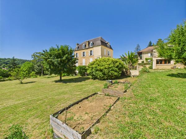 Immeuble de Rapport Multi-Unités à Haut Rendement — Appartements & Garages | Sarlat-la-Canéda, Dordogne