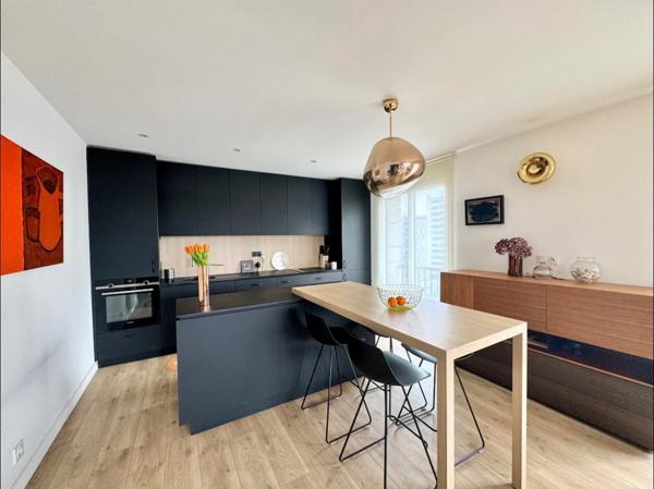 Magnifique T3 rénové balcon stationnement.