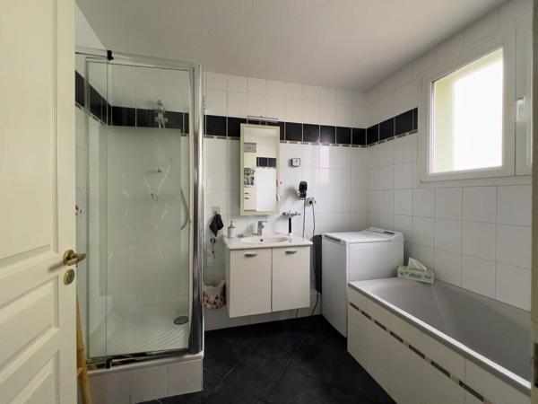 Appartement 3 pièces avec balcon, grand garage et cave