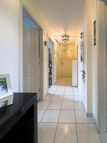 Appartement 3 pièces avec balcon, grand garage et cave