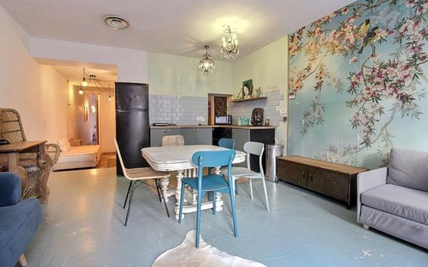 Appartement à vendre    1 pièce •  Marseille 1