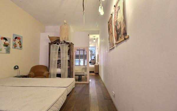 Appartement à vendre    1 pièce •  Marseille 1