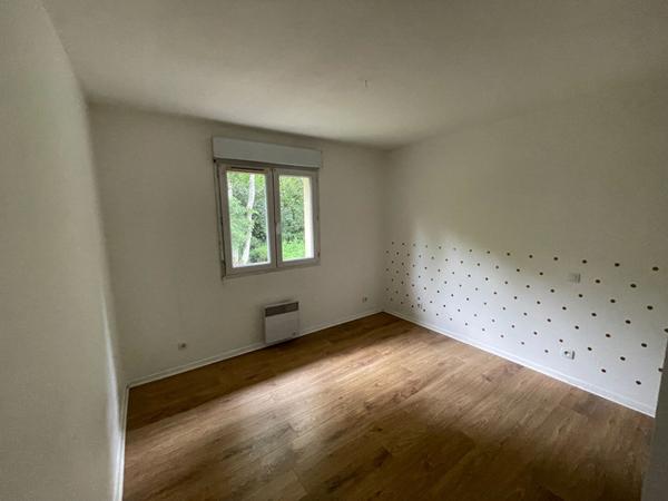 33270 FLOIRAC - Maison 4 pièces de 91 m2 avec garage et jardin