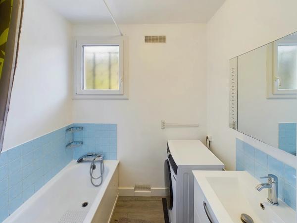 Charmante maison rénovée, avec un grand jardin - à pied des commerces