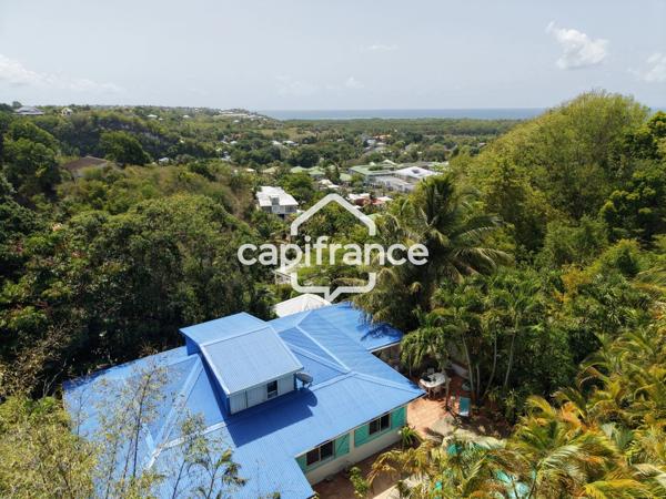 Magnifique villa à vendre 6 pièces, avec piscine dans un secteur très recherché à LE GOSIER (971)