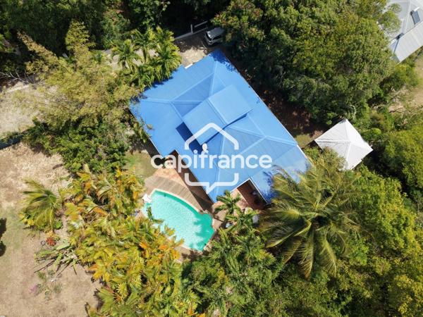 Magnifique villa à vendre 6 pièces, avec piscine dans un secteur très recherché à LE GOSIER (971)