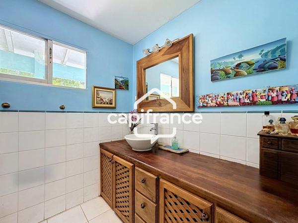 Magnifique villa à vendre 6 pièces, avec piscine dans un secteur très recherché à LE GOSIER (971)