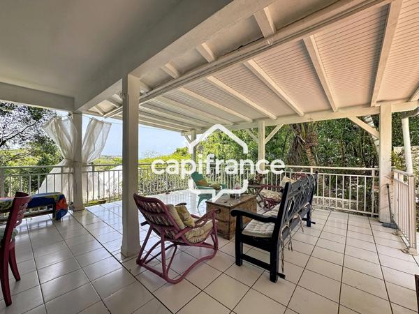 Magnifique villa à vendre 6 pièces, avec piscine dans un secteur très recherché à LE GOSIER (971)