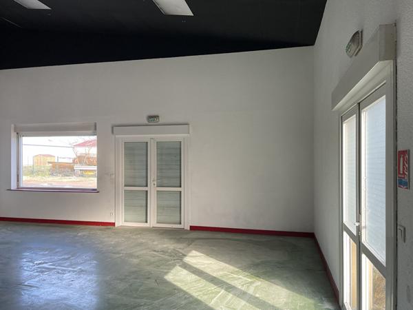 Local commercial Givry 2 pièce(s) 200 m2 et cour 900 m²