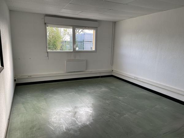 Local commercial Givry 2 pièce(s) 200 m2 et cour 900 m²