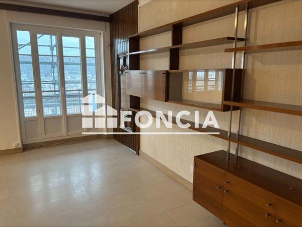 Location Appartement 3 pièces 81 m² - 2-4 SQUARE VASSY Vienne 38200