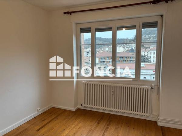 Location Appartement 3 pièces 81 m² - 2-4 SQUARE VASSY Vienne 38200