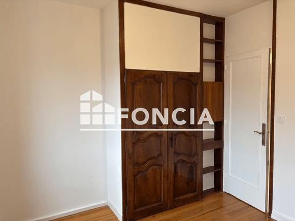 Location Appartement 3 pièces 81 m² - 2-4 SQUARE VASSY Vienne 38200