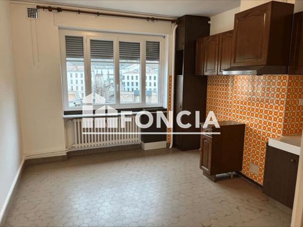Location Appartement 3 pièces 81 m² - 2-4 SQUARE VASSY Vienne 38200