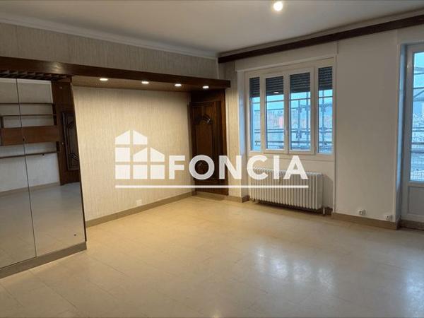 Location Appartement 3 pièces 81 m² - 2-4 SQUARE VASSY Vienne 38200