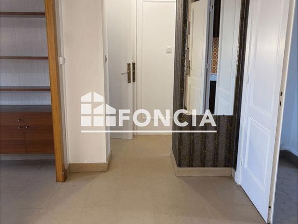 Location Appartement 3 pièces 81 m² - 2-4 SQUARE VASSY Vienne 38200