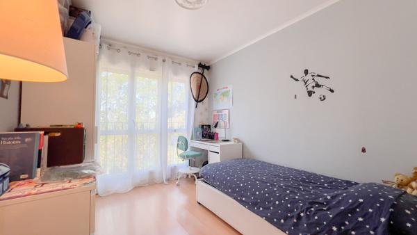 F5 avec balcon dans résidence sécurisée proche gare