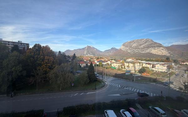 Appartement à vendre    3 pièces • 72 m2 Sassenage
