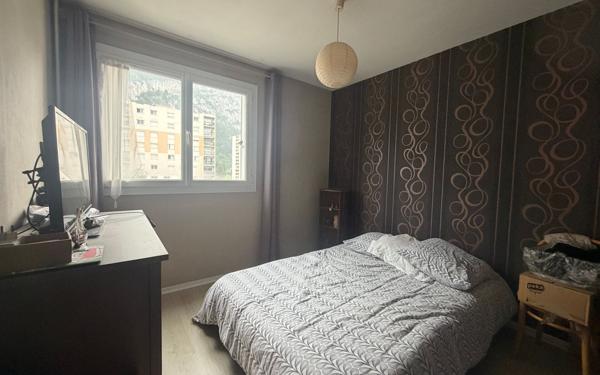 Appartement à vendre    3 pièces • 72 m2 Sassenage
