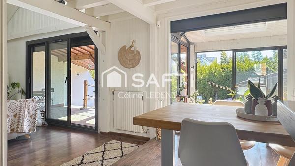 Sur 268m2 de terrain, belle maison de caractère proposant de beaux volumes (135 m2carrez, 160m2 habitables) et un superbe espace de vie de 49m2 !
