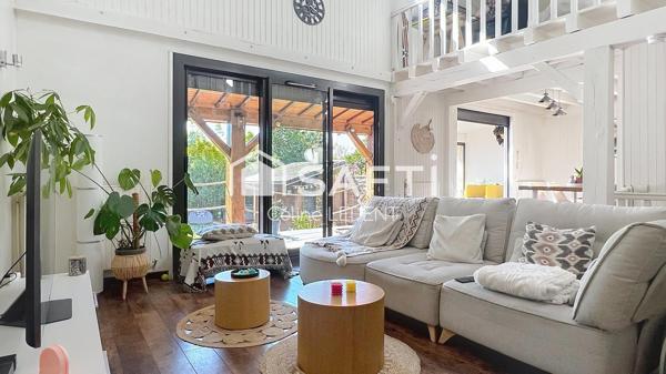 Sur 268m2 de terrain, belle maison de caractère proposant de beaux volumes (135 m2carrez, 160m2 habitables) et un superbe espace de vie de 49m2 !