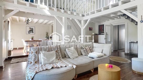 Sur 268m2 de terrain, belle maison de caractère proposant de beaux volumes (135 m2carrez, 160m2 habitables) et un superbe espace de vie de 49m2 !