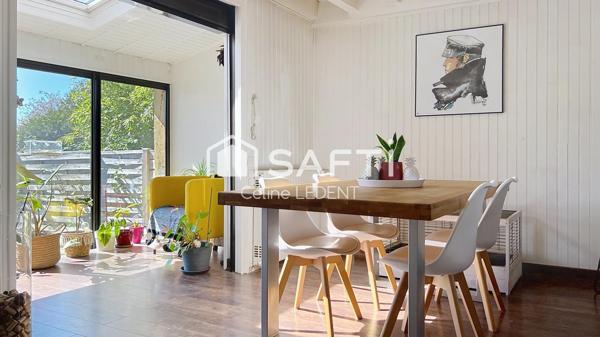 Sur 268m2 de terrain, belle maison de caractère proposant de beaux volumes (135 m2carrez, 160m2 habitables) et un superbe espace de vie de 49m2 !