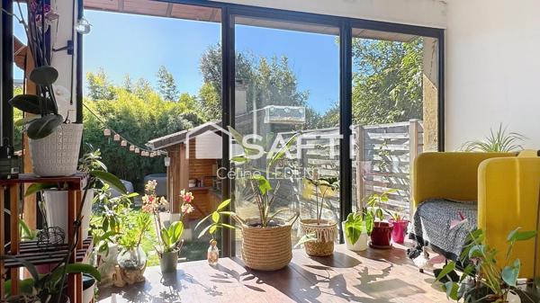Sur 268m2 de terrain, belle maison de caractère proposant de beaux volumes (135 m2carrez, 160m2 habitables) et un superbe espace de vie de 49m2 !