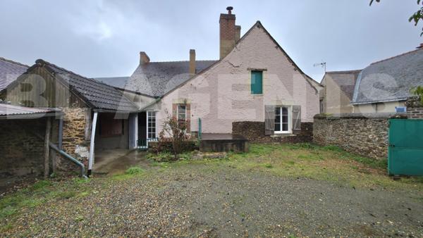 Grande maison de bourg pleine de potentiel à Saint-Mars-d’Outillé
