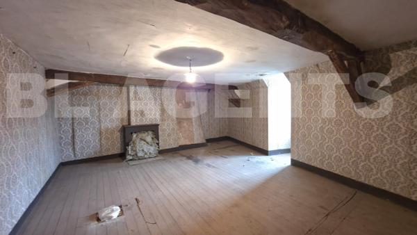 Grande maison de bourg pleine de potentiel à Saint-Mars-d’Outillé