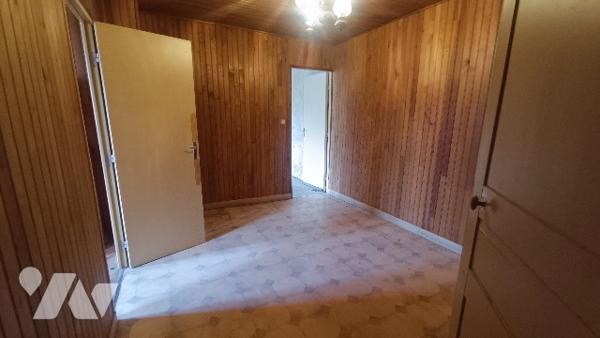 Au centre de Lorrez-le-Bocage maison de 154 m², 6 PP,  + grenier et dépendances. Idéal investisseur