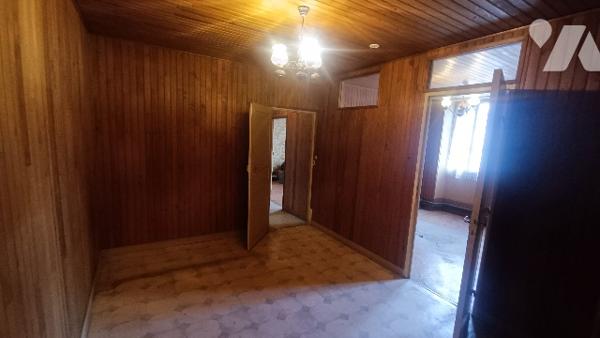 Au centre de Lorrez-le-Bocage maison de 154 m², 6 PP,  + grenier et dépendances. Idéal investisseur