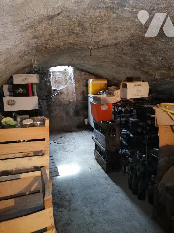 Au centre de Lorrez-le-Bocage maison de 154 m², 6 PP,  + grenier et dépendances. Idéal investisseur