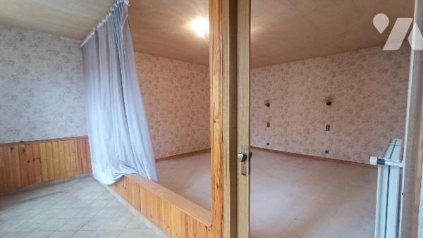 Au centre de Lorrez-le-Bocage maison de 154 m², 6 PP,  + grenier et dépendances. Idéal investisseur