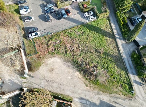 EXCLUSIVITE A VENDRE DRAGUIGNAN - TERRAIN CONSTRUCTIBLE 674m² avec Permis de construire