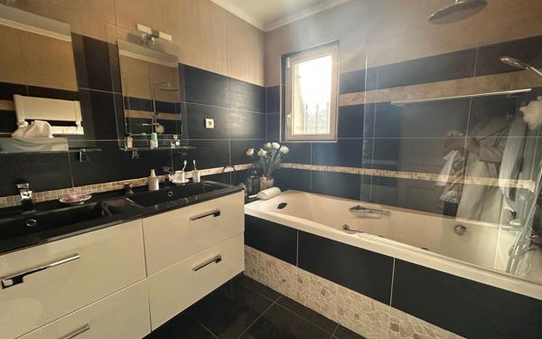 Maison à vendre    4 pièces •  Aups